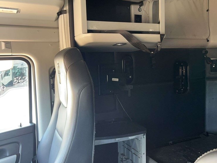 2022-kenworth-t680-image-18