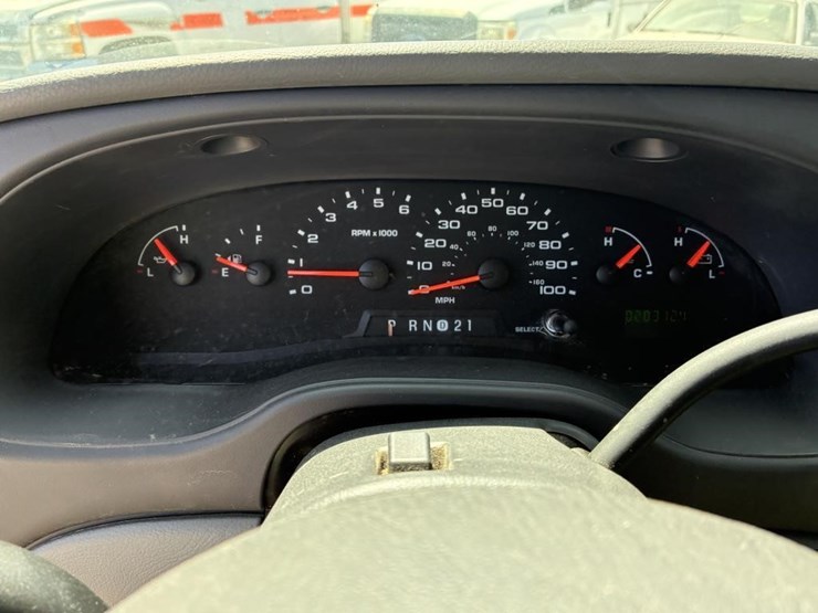 2005-ford-e350-sd-image-27