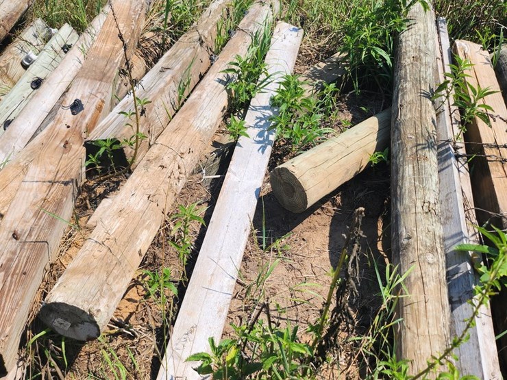 #2830-•-(13)-reclaimed-wood-posts-and-timbers-with-flat-hose-image-5