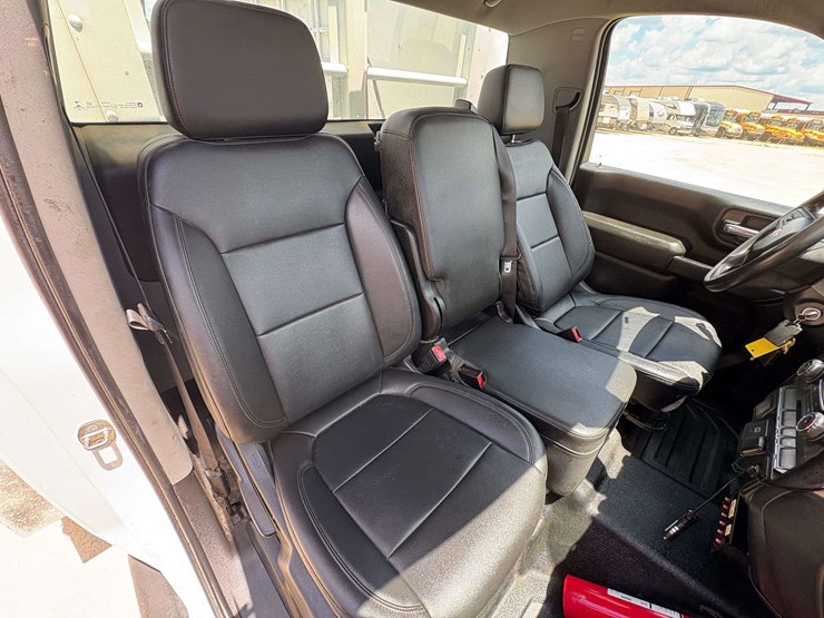 2021-chevrolet-3500hd-image-21