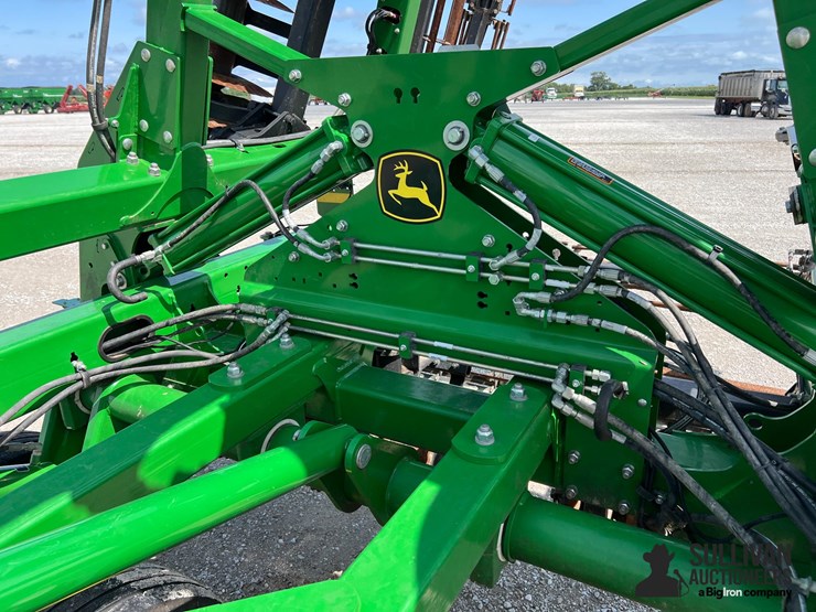 2021-john-deere-2660vt-image-17