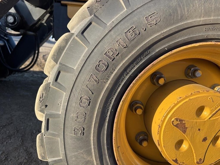 2020-deere-210l-image-27