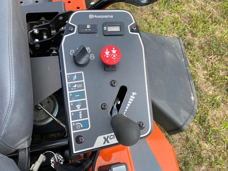 #7957-•-husqvarna-xcite-z345-zero-turn-lawn-mower-image-9