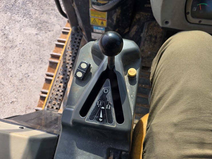 caterpillar-953d-image-91