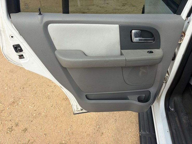 2005-ford-expedition-image-21