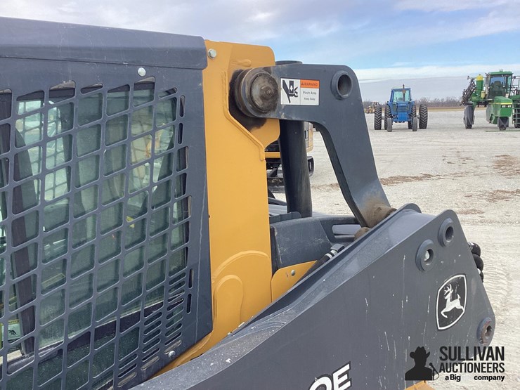 2016-deere-320e-image-17