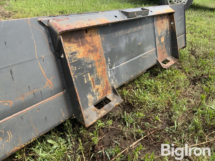 cnh-78"-heavy-duty-low-profile-skid-steer-bucket-image-9