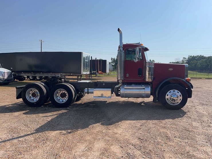 2000-peterbilt-379-image-7