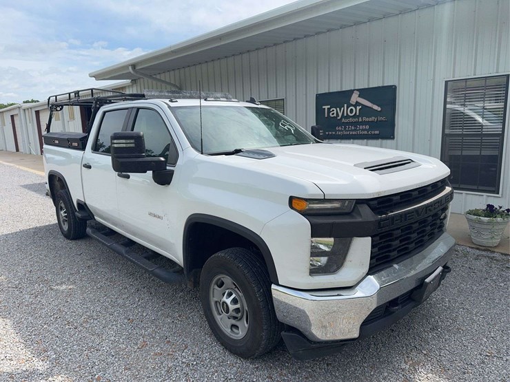 2020-chevrolet-silverado-4-x-4-truck-image-6