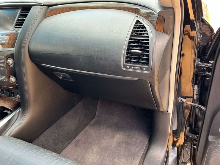 2012-infiniti-qx56-image-42