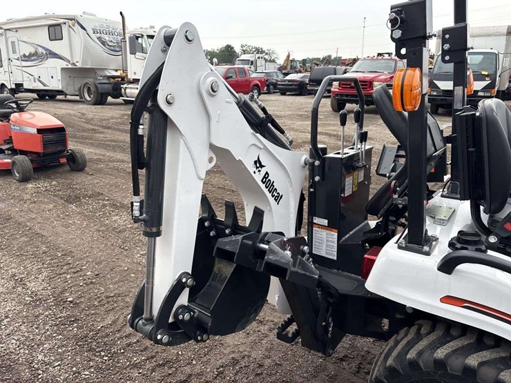 bobcat-1021-with-loader-and-12-backhoe-bucket-image-13