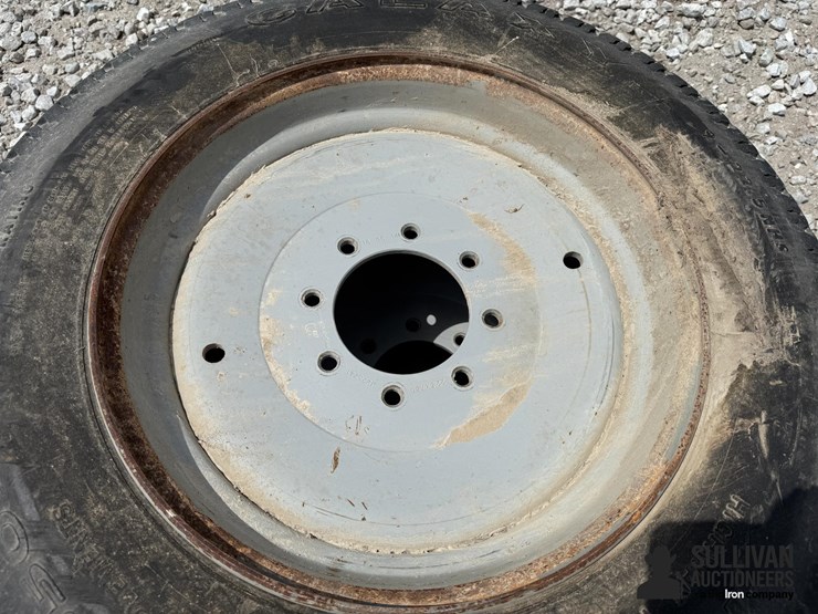galaxy-9-22.5-tires-on-kinze-8-bolt-wheels-(bid-per-unit)-image-5