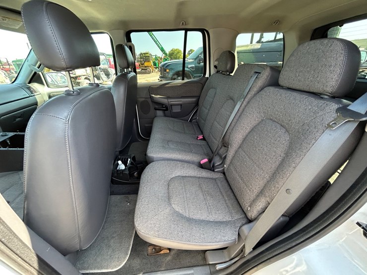 2005-ford-explorer-image-9