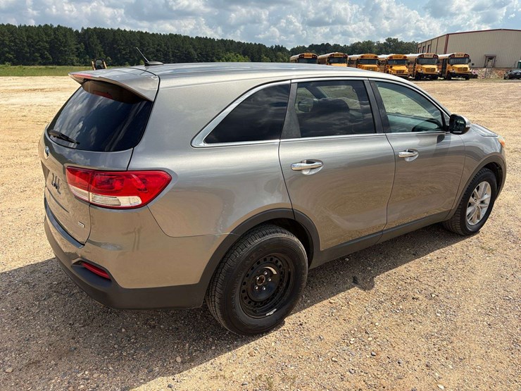 2017-kia-sorento-image-3