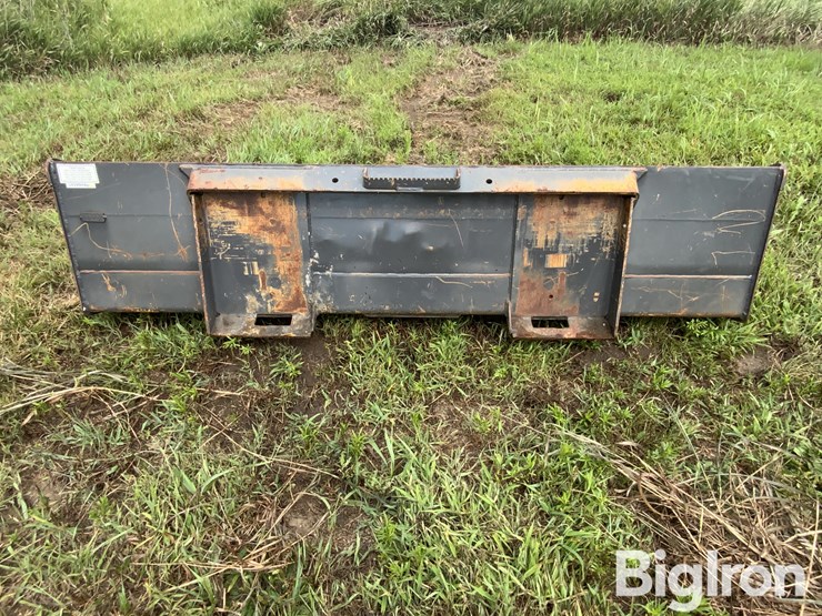 cnh-78"-heavy-duty-low-profile-skid-steer-bucket-image-6