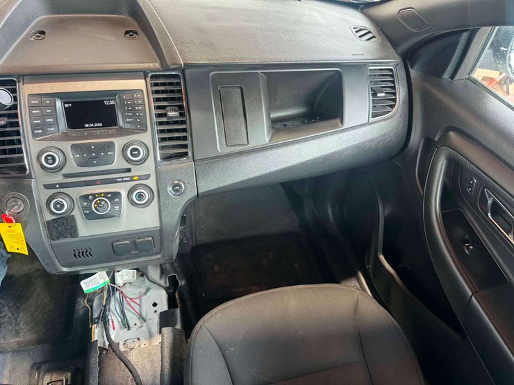 2015-ford-taurus-4-door-sedan-police-(179,713-miles)-image-7