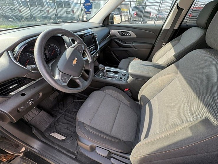 2021-chevrolet-traverse-image-3