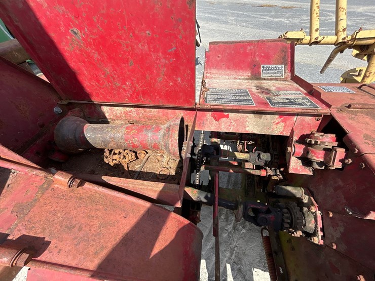 new-holland-782-image-11
