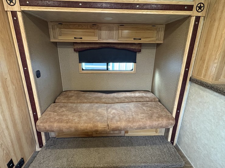 2018-bison-8011ldstlt-stock-combo-living-quarters-trailer-image-50