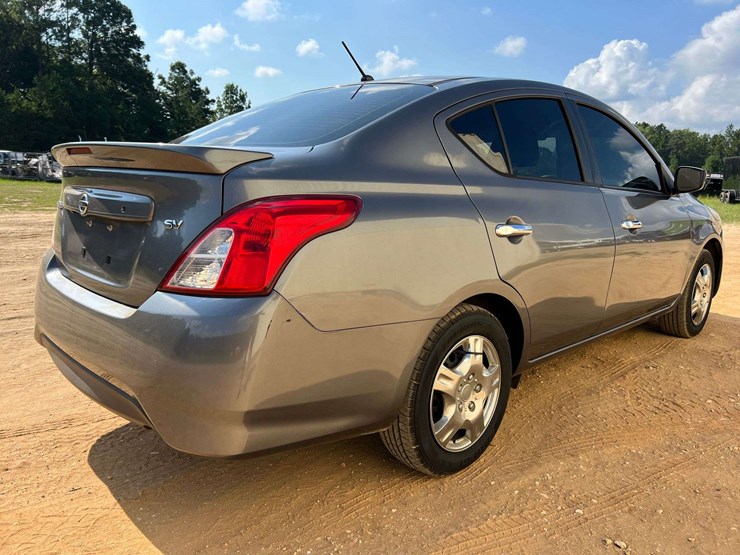 2019-nissan-versa-(99,073-miles)-image-3
