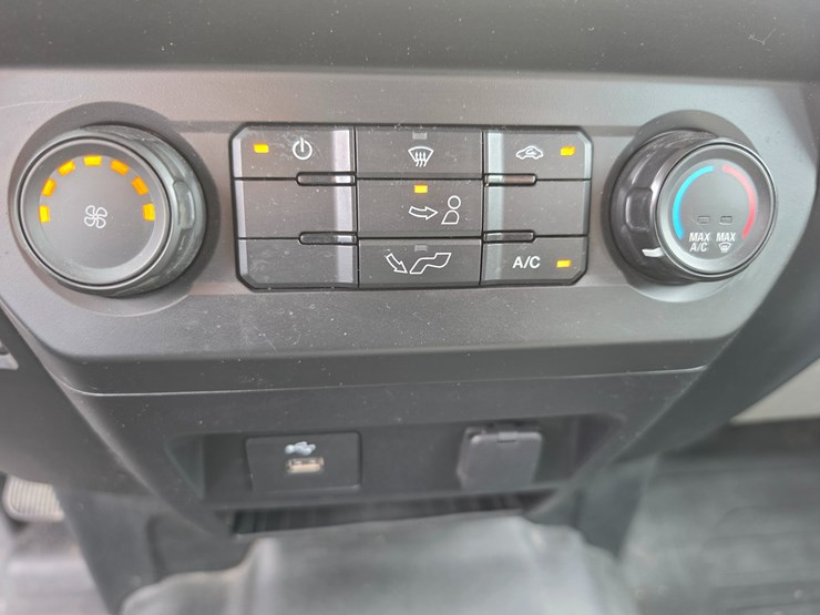2020-ford-f150-image-37