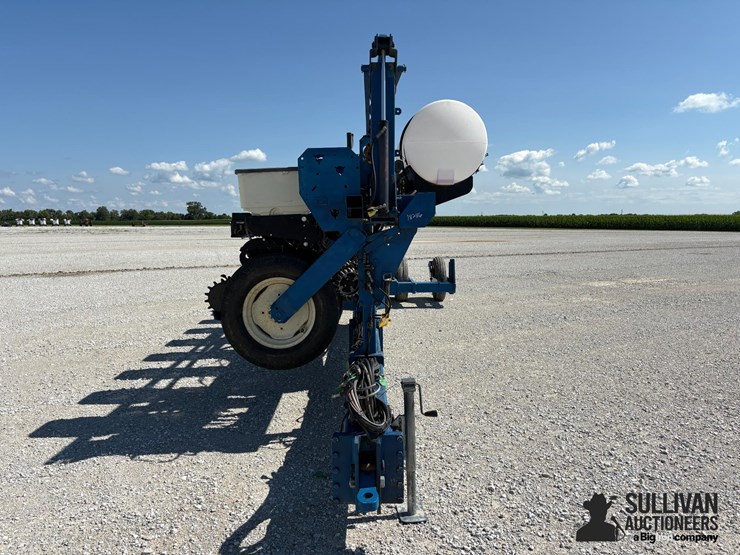 1995-kinze-2600-image-2
