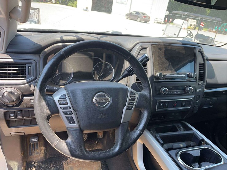 2022-nissan-titan-image-9