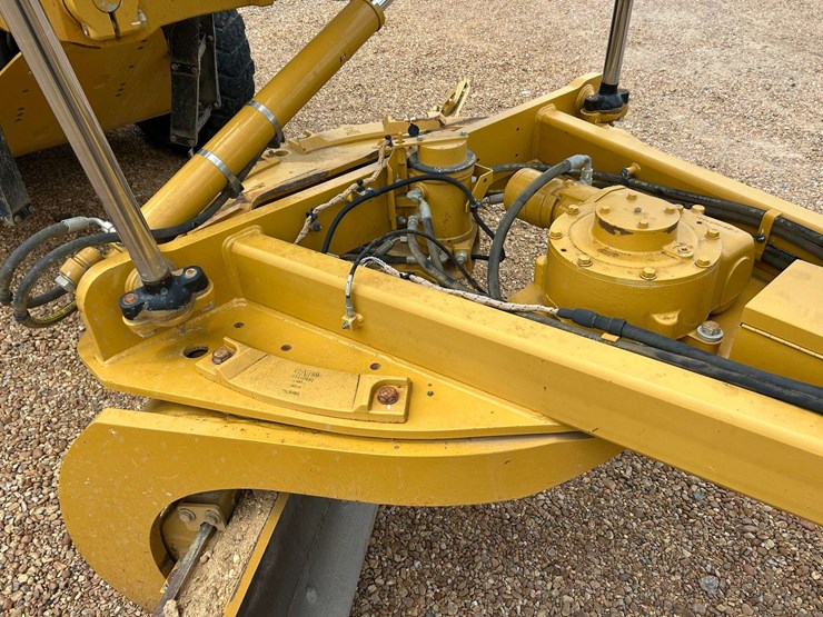 2020-caterpillar-140-image-17