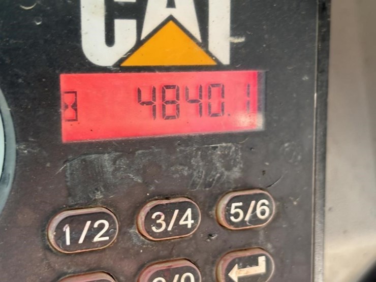 2016-caterpillar-259d-image-46