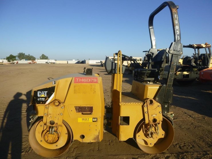 2013-caterpillar-cb22-image-6