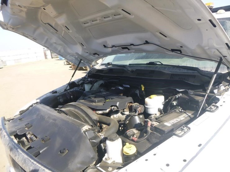 2016-dodge-3500-image-25