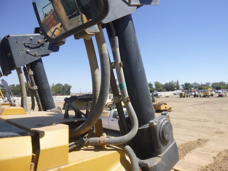 2012-caterpillar-d8t-image-33