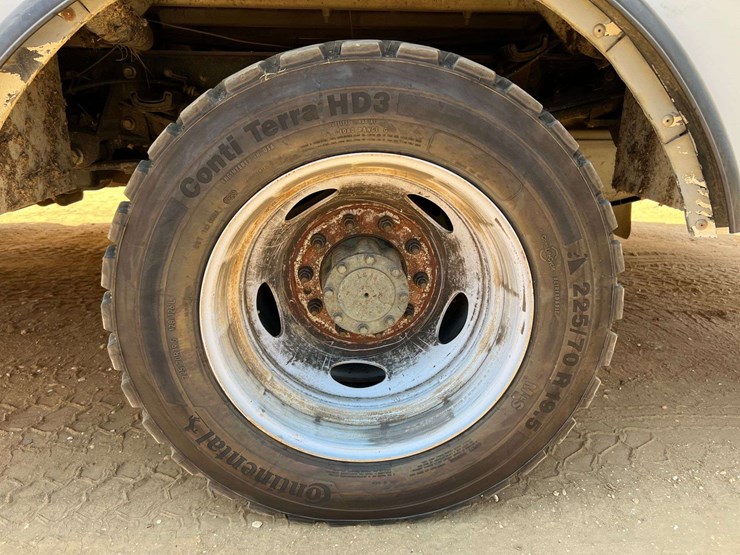 2015-ford-f550-image-15