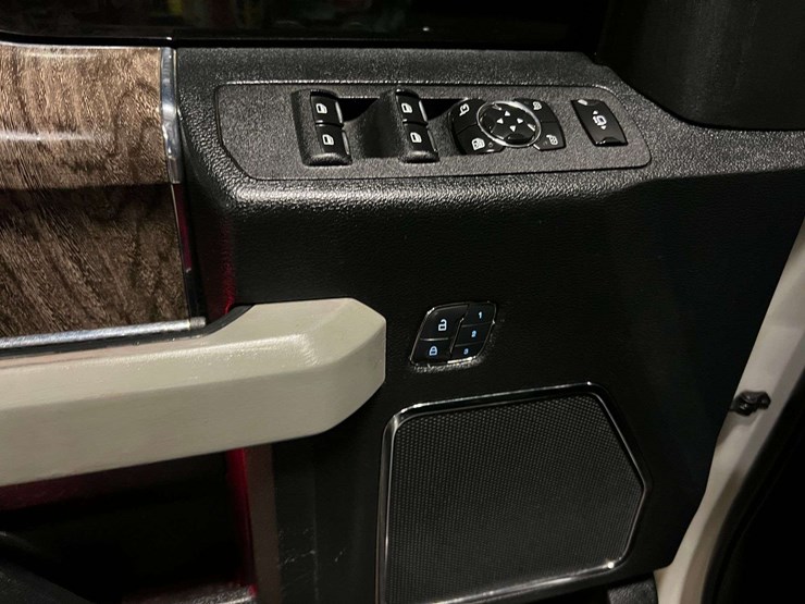 2017-ford-f250-lariat-image-25