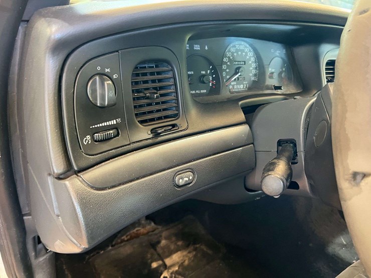 2004-ford-crown-vic-(211,135-miles)-image-27