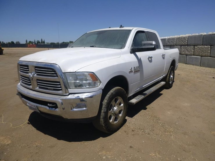 2017-dodge-3500-image-2