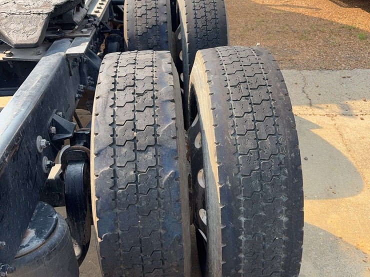 2022-kenworth-t680-image-6