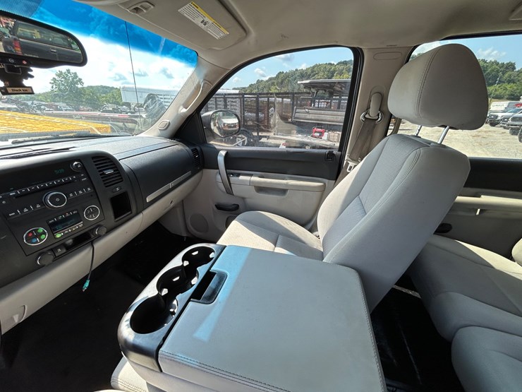 2011-chevrolet-1500-image-12