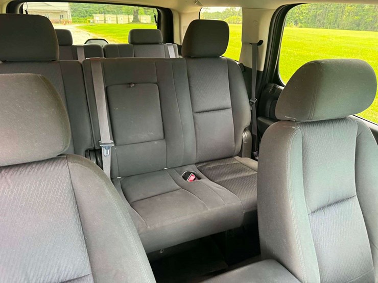 2012-chevrolet-tahoe-image-17