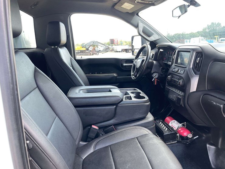 2022-chevrolet-silverado-3500-image-19