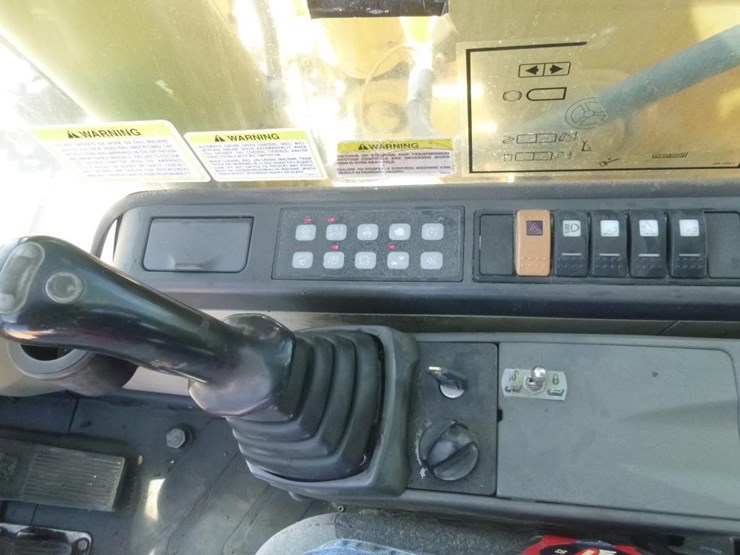 2005-caterpillar-m318c-image-11