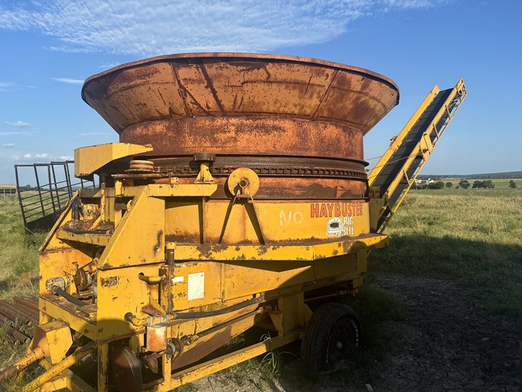 hay-buster-big-bite-tub-grinder-image-1