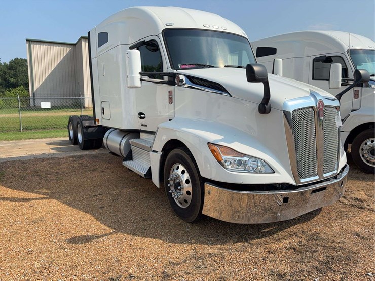 2022-kenworth-t680-image-2