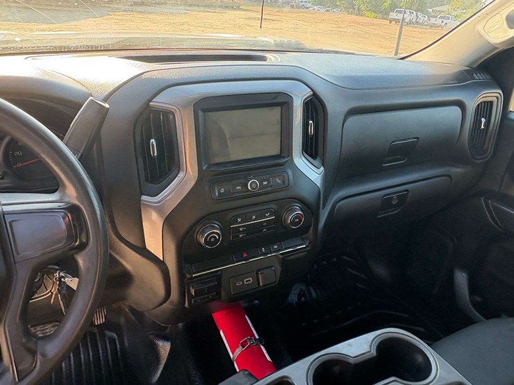 2021-chevrolet-silverado-3500-image-16