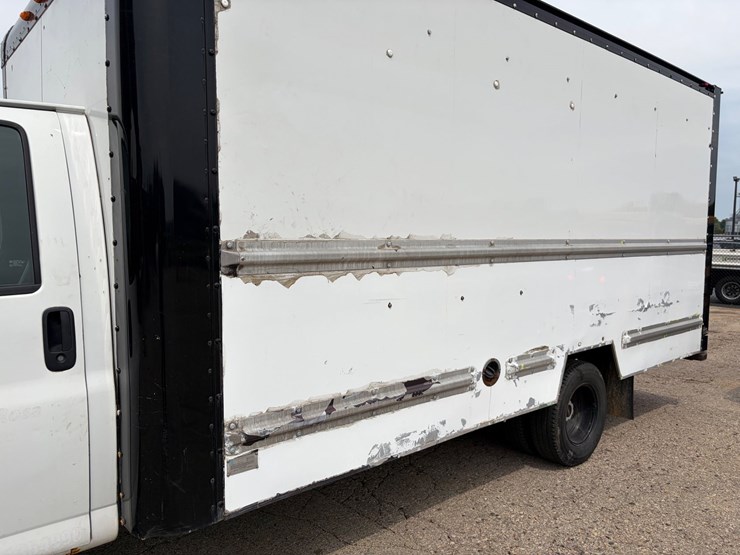 #8368-•-2010-gmc-box-truck-(has-wi-title)-image-8