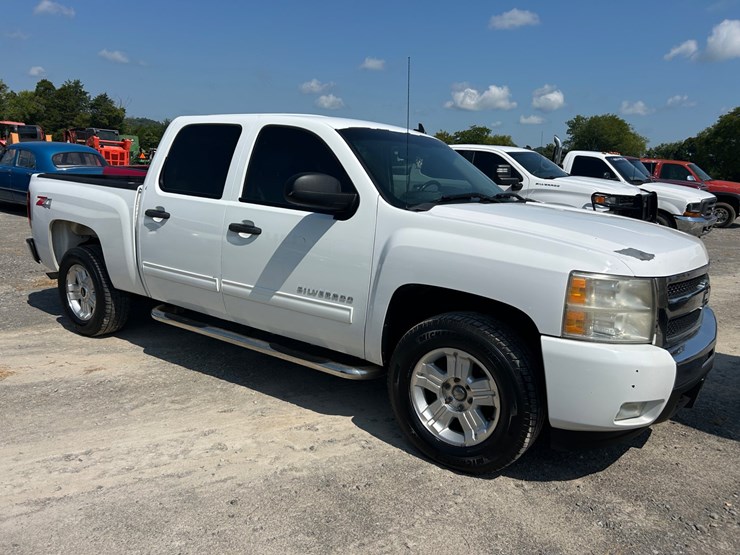 2011-chevrolet-1500-image-1