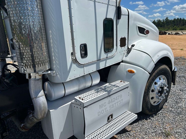 2010-peterbilt-386-image-10