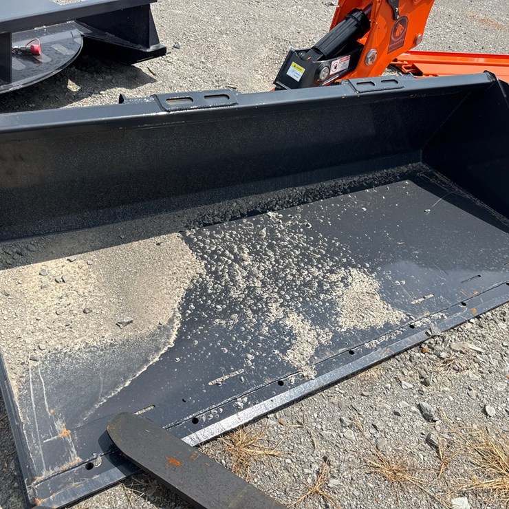 #77 • 80” SKID STEER SMOOTH BUCKET