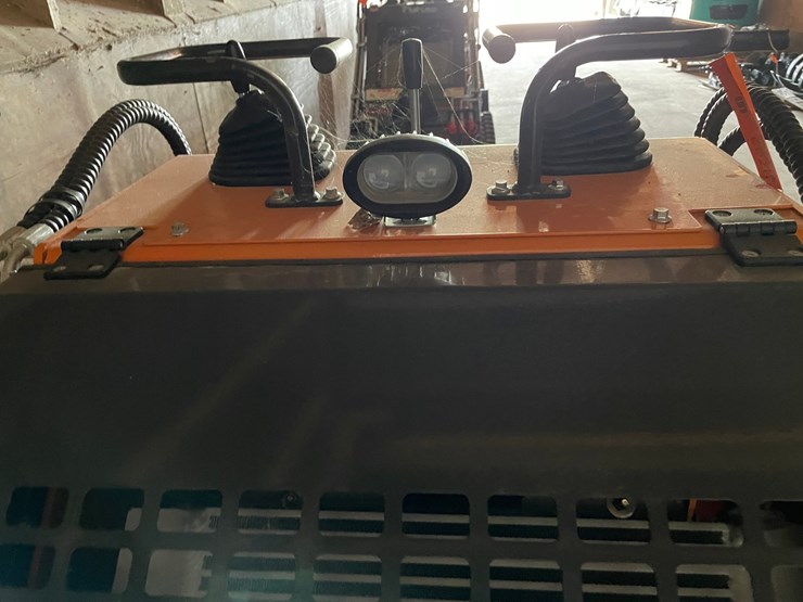 #9733-•-land-honor-mini-skid-steer-loader-image-27