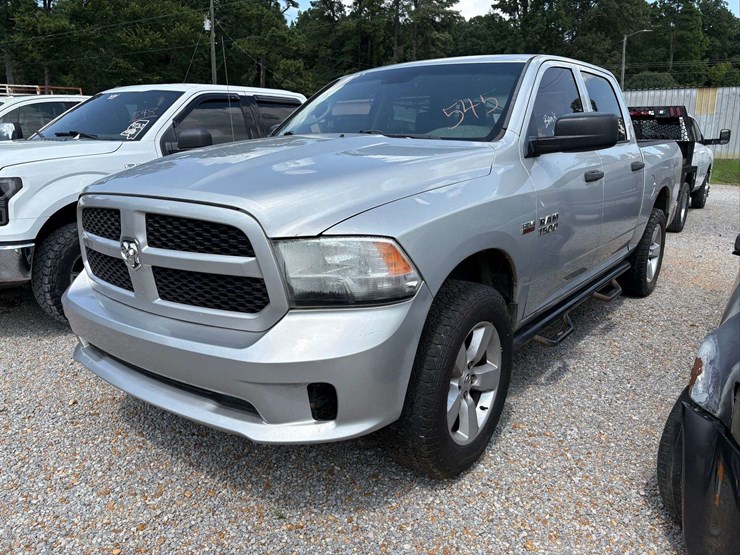 2013-dodge-1500-image-1